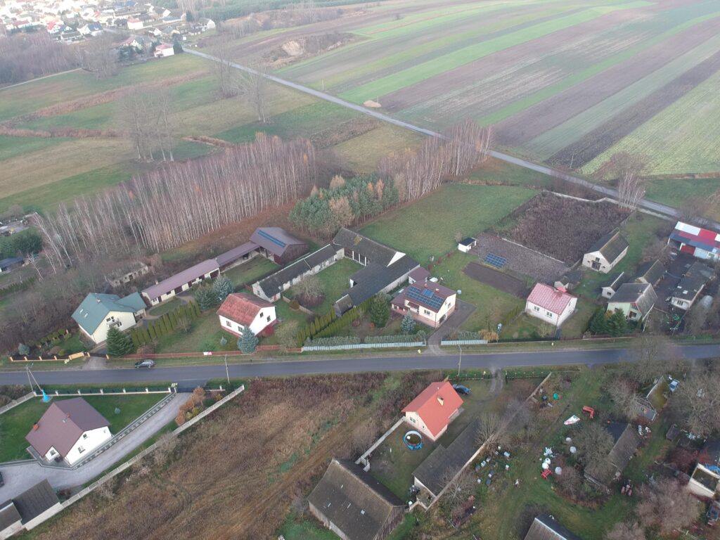 Nieruchomość z domem, gospodarstwem, lasem i polem - zdjęcie 40