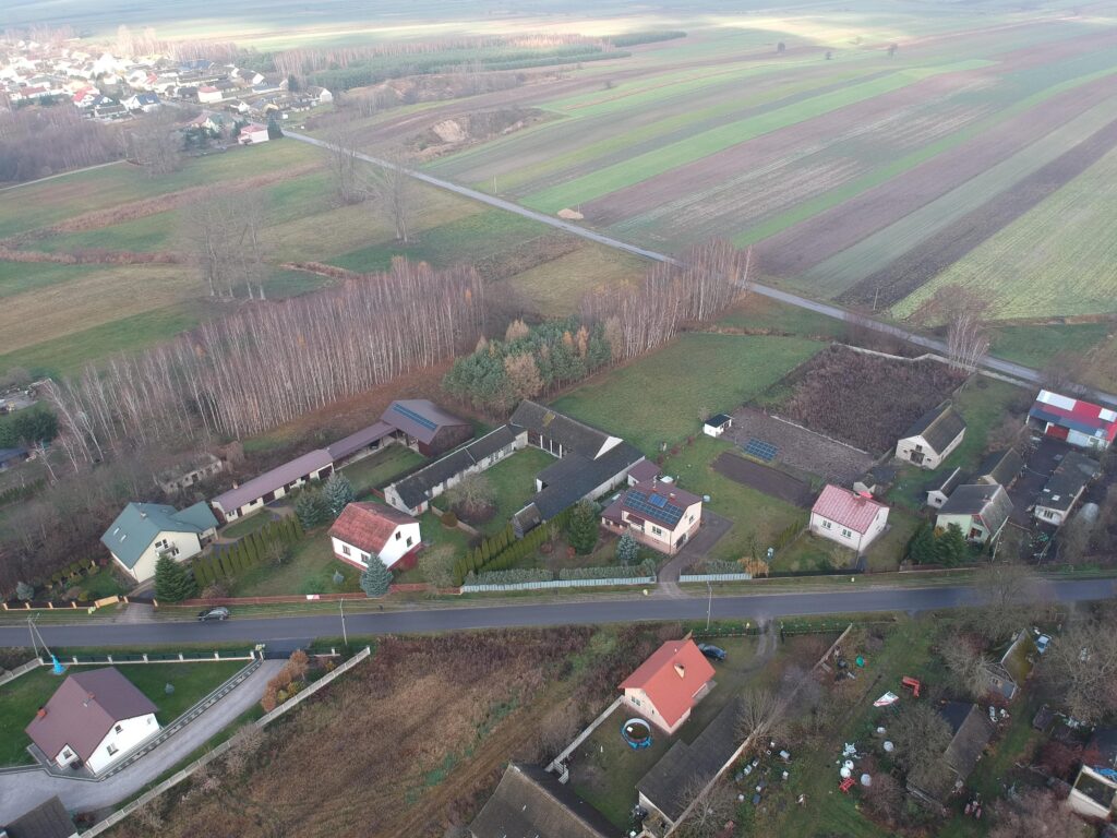 Nieruchomość z domem, gospodarstwem, lasem i polem - zdjęcie 41