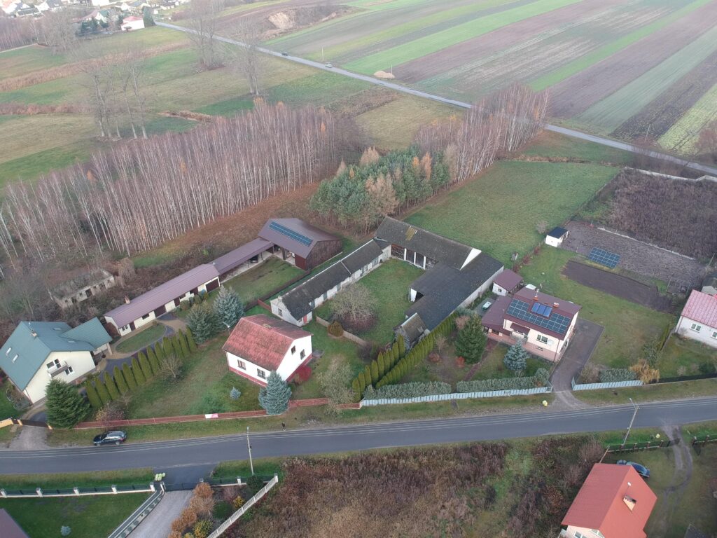 Nieruchomość z domem, gospodarstwem, lasem i polem - zdjęcie 43