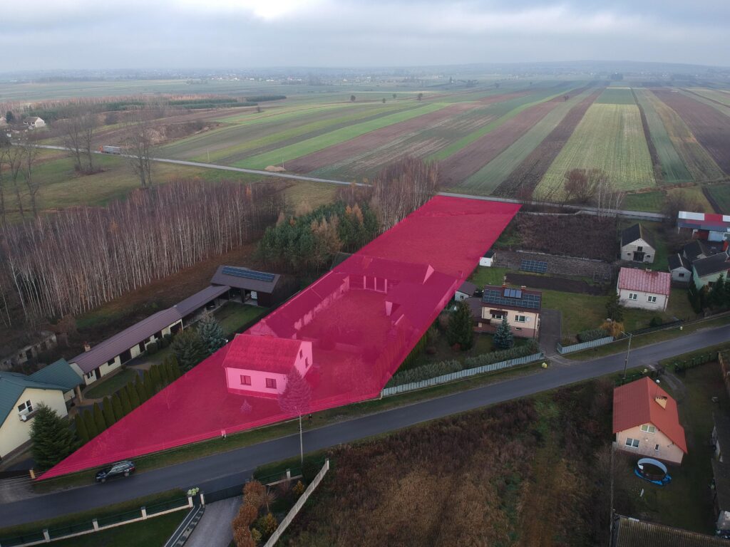 Nieruchomość z domem, gospodarstwem, lasem i polem - zdjęcie 3