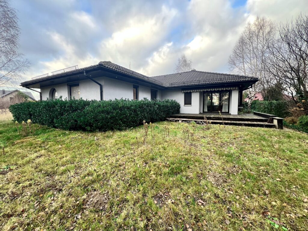 Parterowy dom w zielonej i spokojnej okolicy - zdjęcie 1