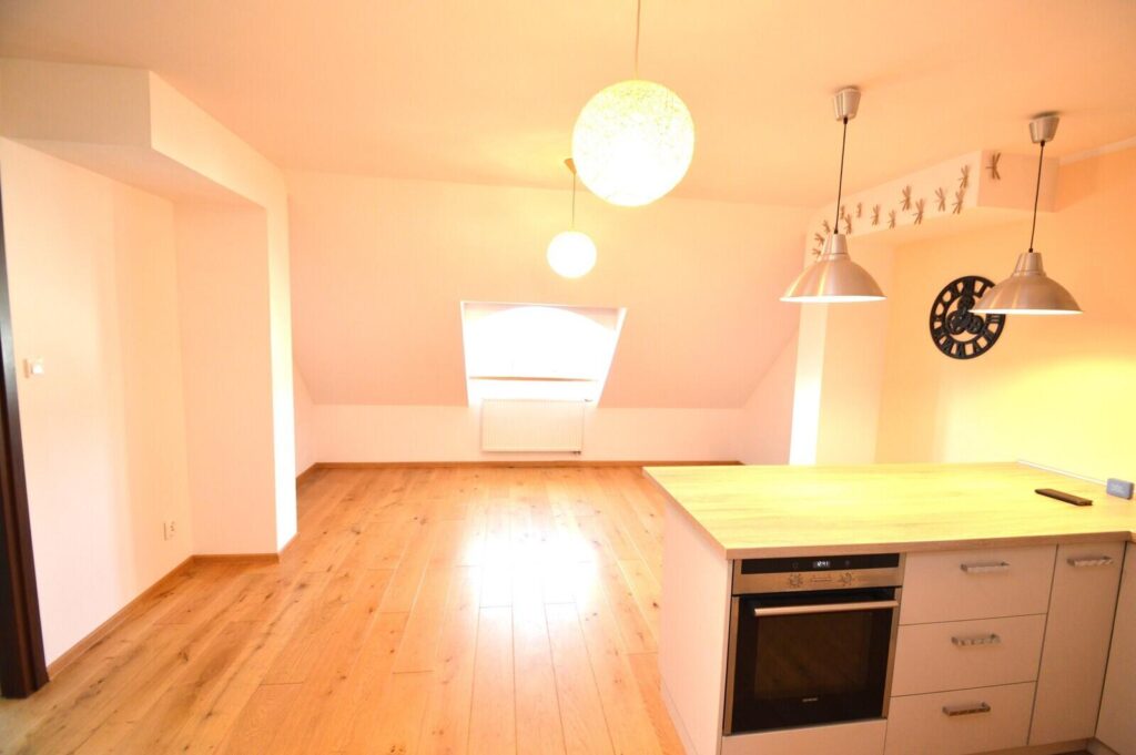 3 pok w Centrum z windą i miejscem parkingowym - zdjęcie 1