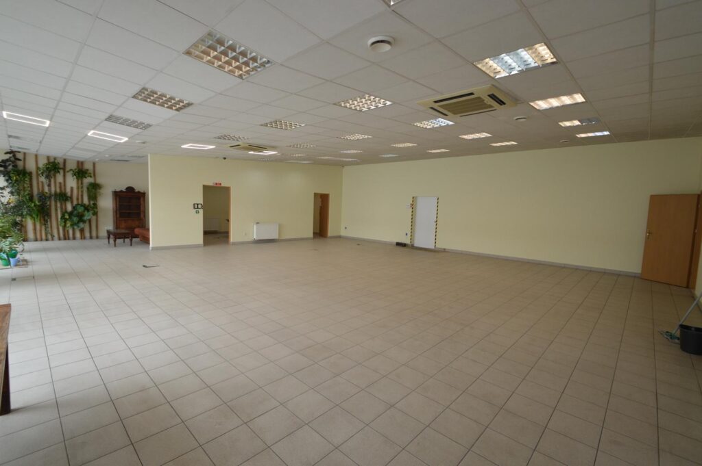 Lokal - biurowo- handlowy w spokojnej okolicy. - zdjęcie 1