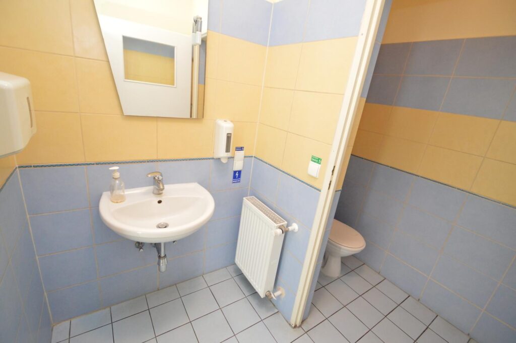 Lokal - biurowo- handlowy w spokojnej okolicy. - zdjęcie 9