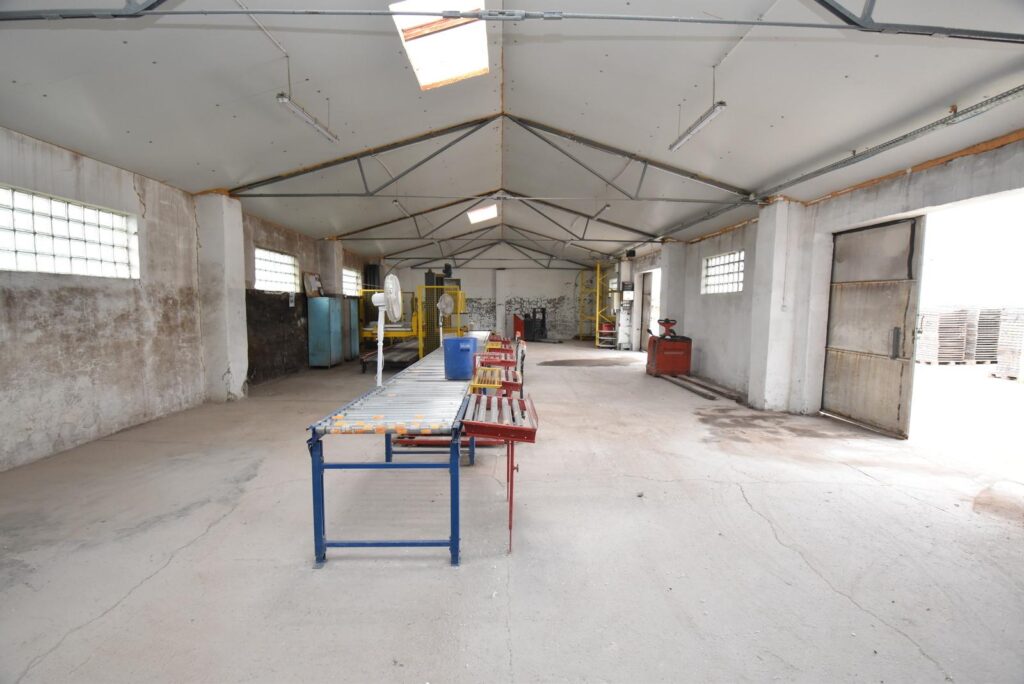 Jedna lub dwie hale - Magazny - zdjęcie 3