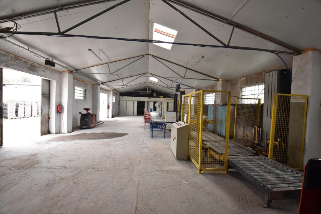 Jedna lub dwie hale - Magazny - zdjęcie 4