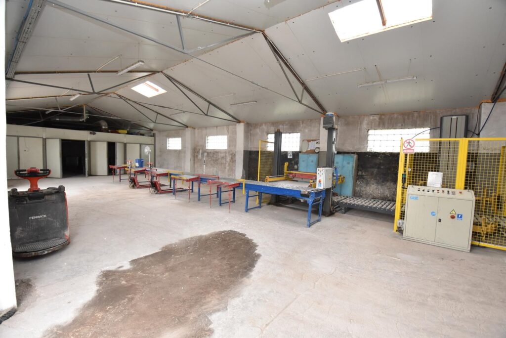 Jedna lub dwie hale - Magazny - zdjęcie 5