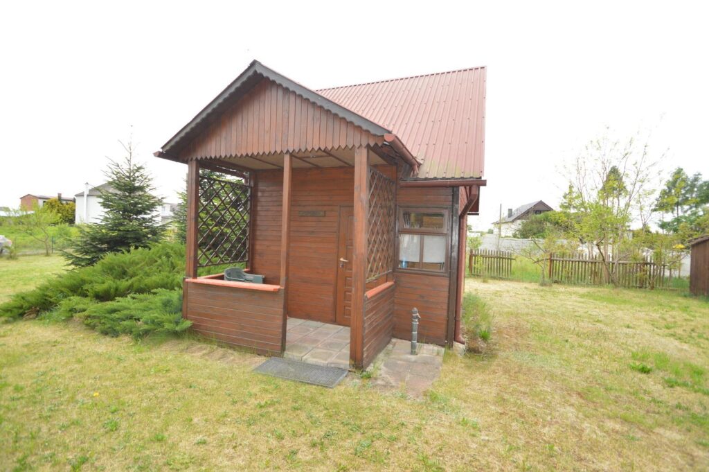 Działka budowlana  z domkiem letniskowym - zdjęcie 1