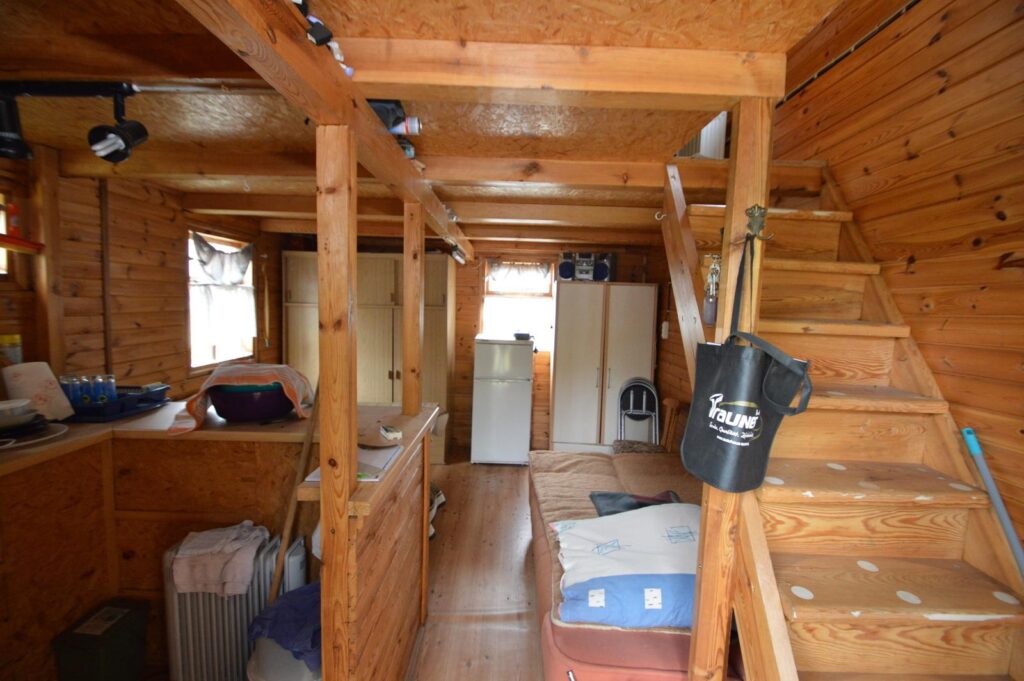 Działka budowlana  z domkiem letniskowym - zdjęcie 3