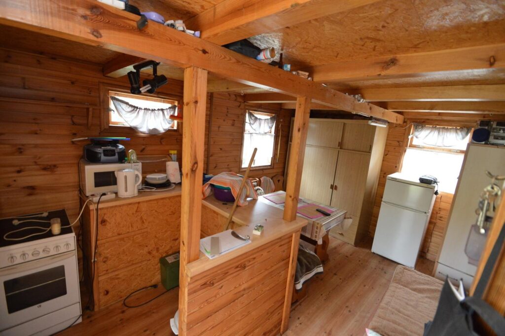 Działka budowlana  z domkiem letniskowym - zdjęcie 5