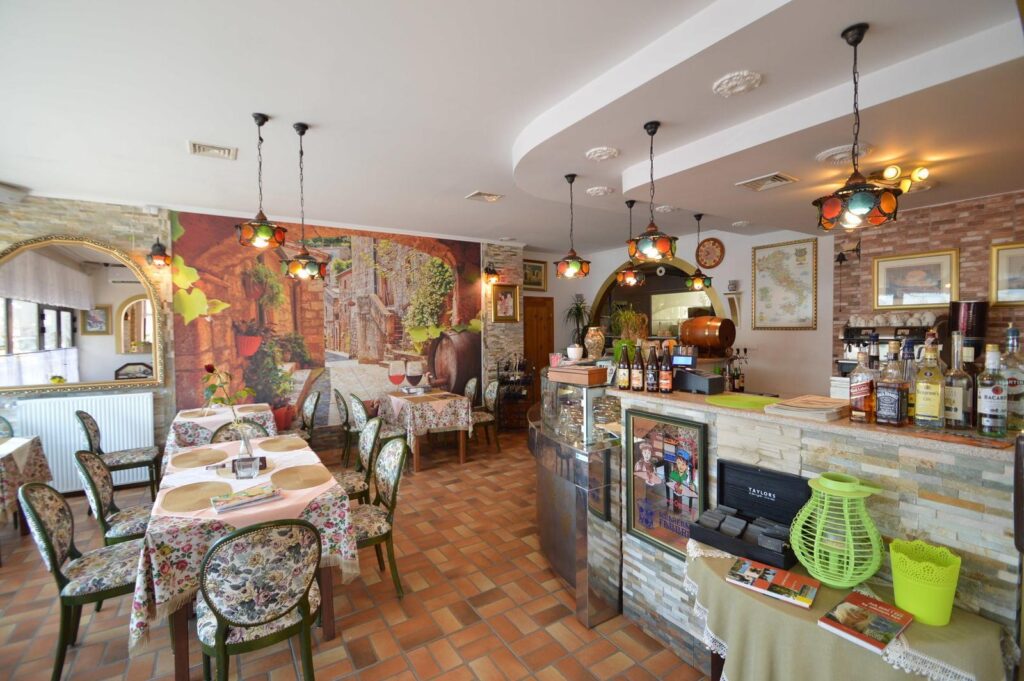 Lokal gastronomiczno-usługowy do wynajęcia - zdjęcie 1