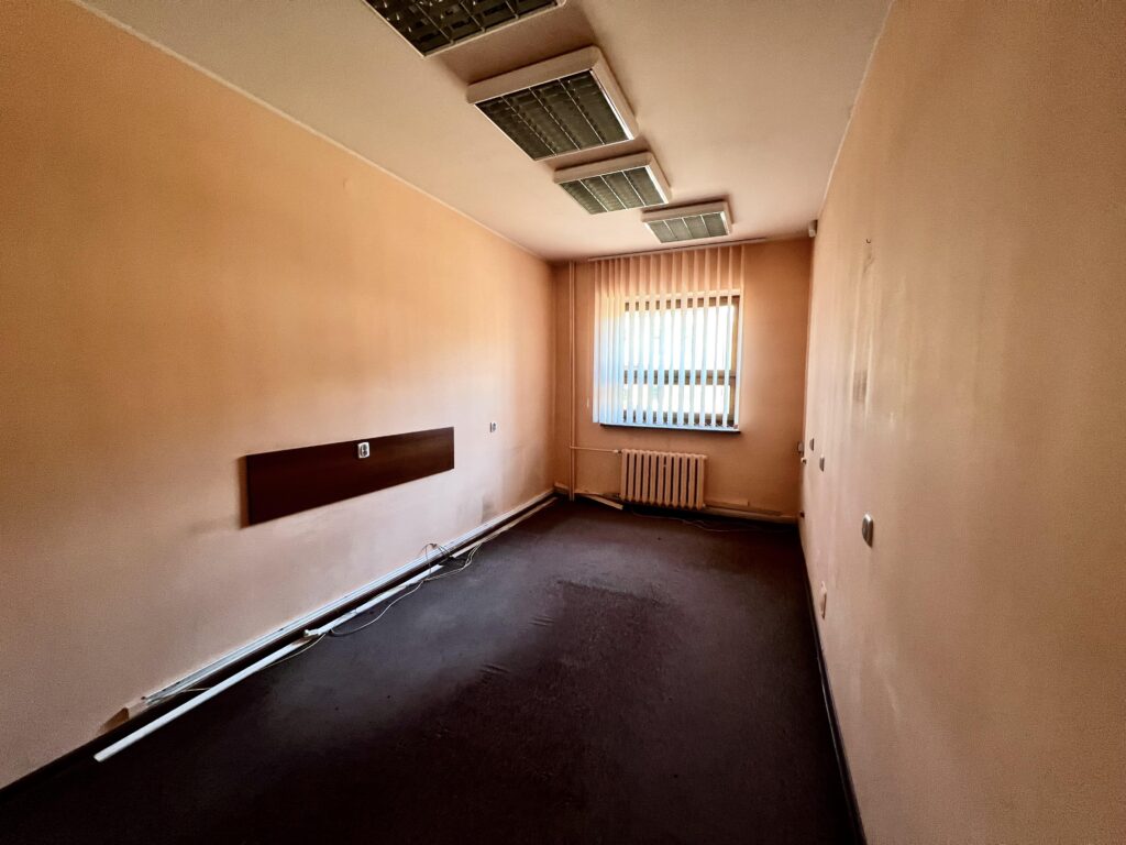 Funkcjonalny budynek w centrum Koniecpola - zdjęcie 17