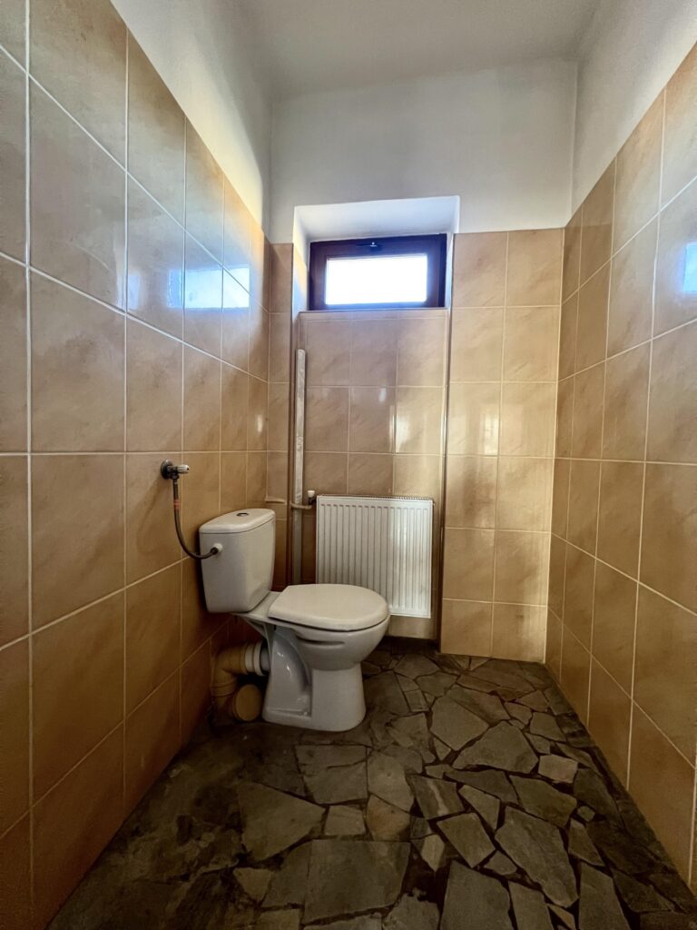 Funkcjonalny budynek w centrum Koniecpola - zdjęcie 12