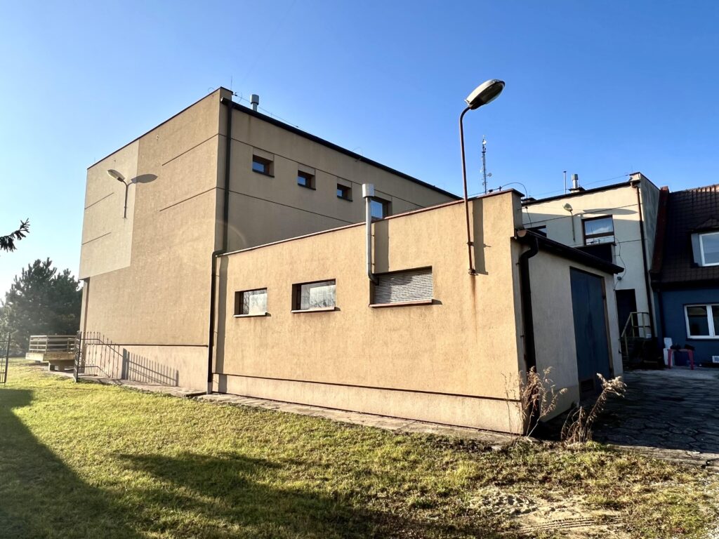 Funkcjonalny budynek w centrum Koniecpola - zdjęcie 19