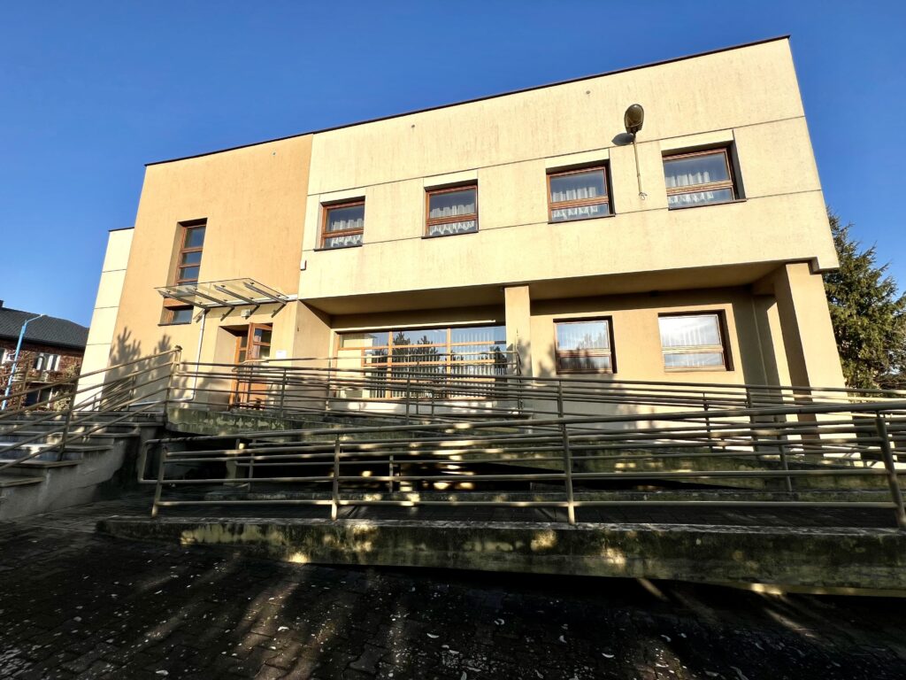 Funkcjonalny budynek w centrum Koniecpola - zdjęcie 20