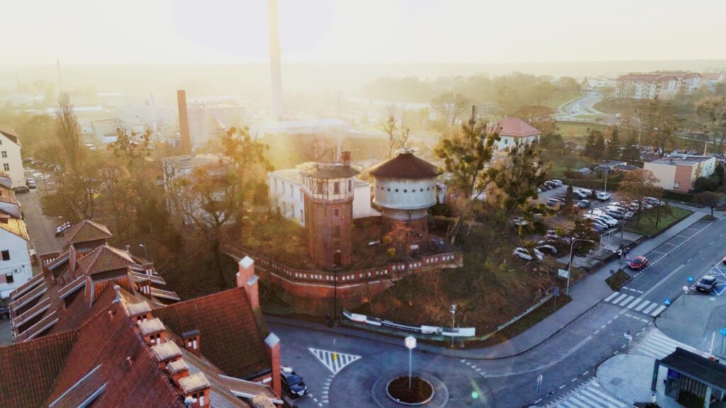 Zabytkowe wieże ciśnień w pobliżu dworca w Iławie - zdjęcie 1