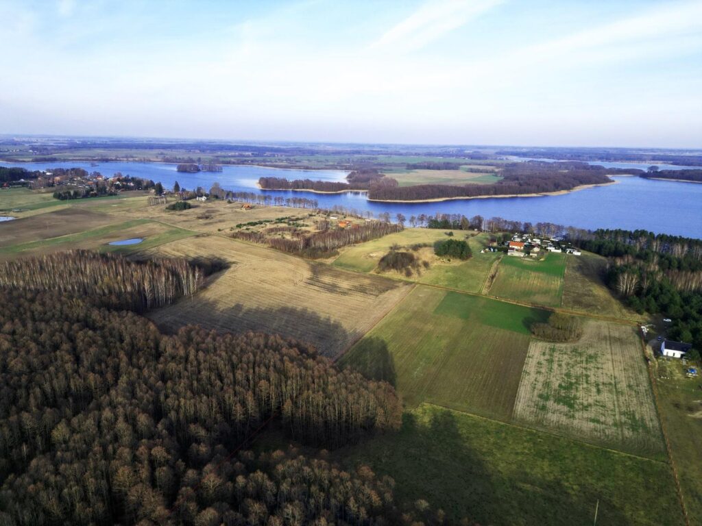 Piękna działka z linią brzegową j. Płaskiego - zdjęcie 1