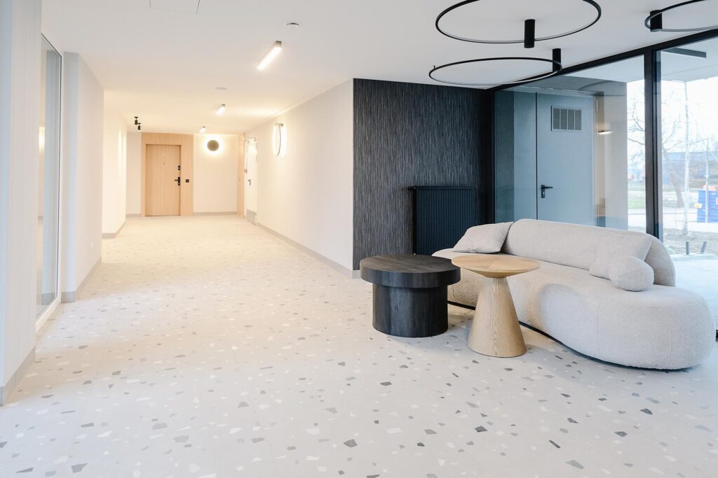Gotowy do wprowadzenia apartament nad jeziorem - zdjęcie 21