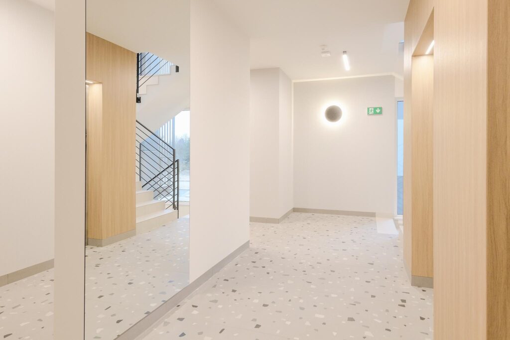 Gotowy do wprowadzenia apartament nad jeziorem - zdjęcie 23