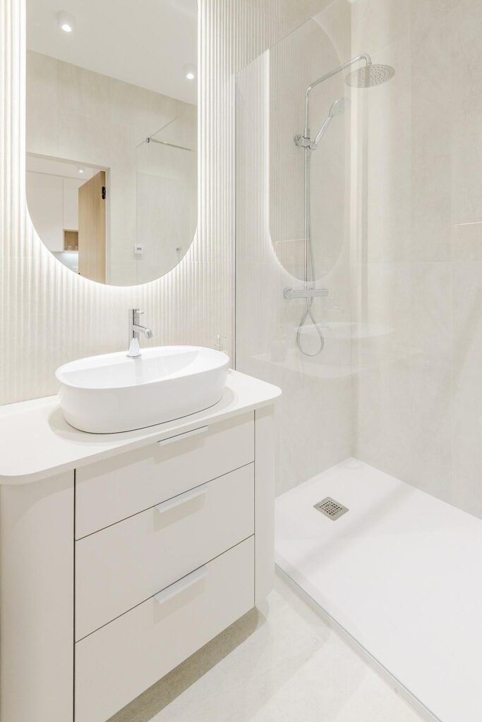 Gotowy do wprowadzenia apartament nad jeziorem - zdjęcie 15