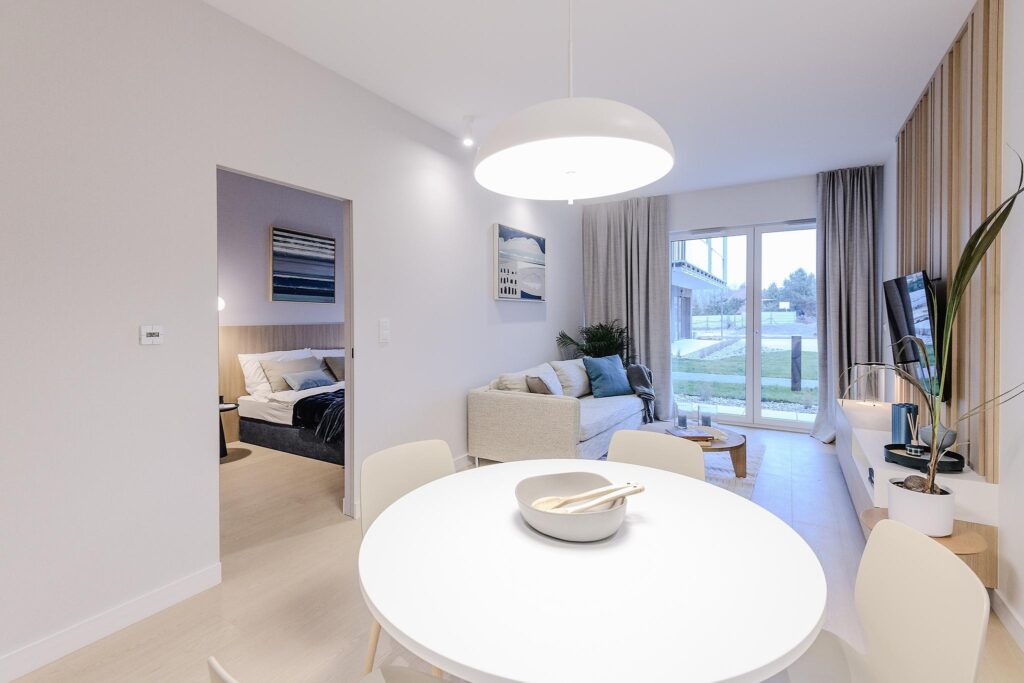 Gotowy do wprowadzenia apartament nad jeziorem - zdjęcie 11