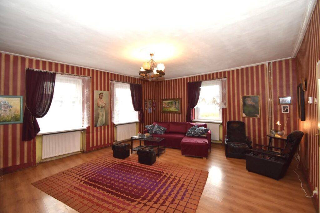 Duży dom piętrowy z ogrodem - zdjęcie 7