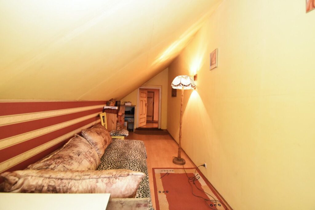 Duży dom piętrowy z ogrodem - zdjęcie 12