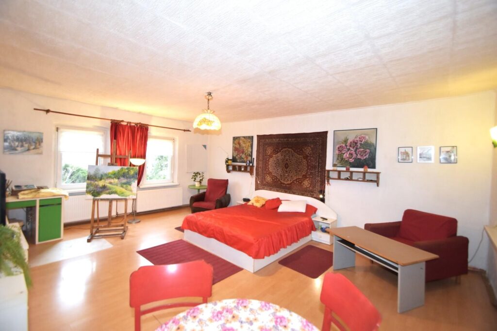 Duży dom piętrowy z ogrodem - zdjęcie 13