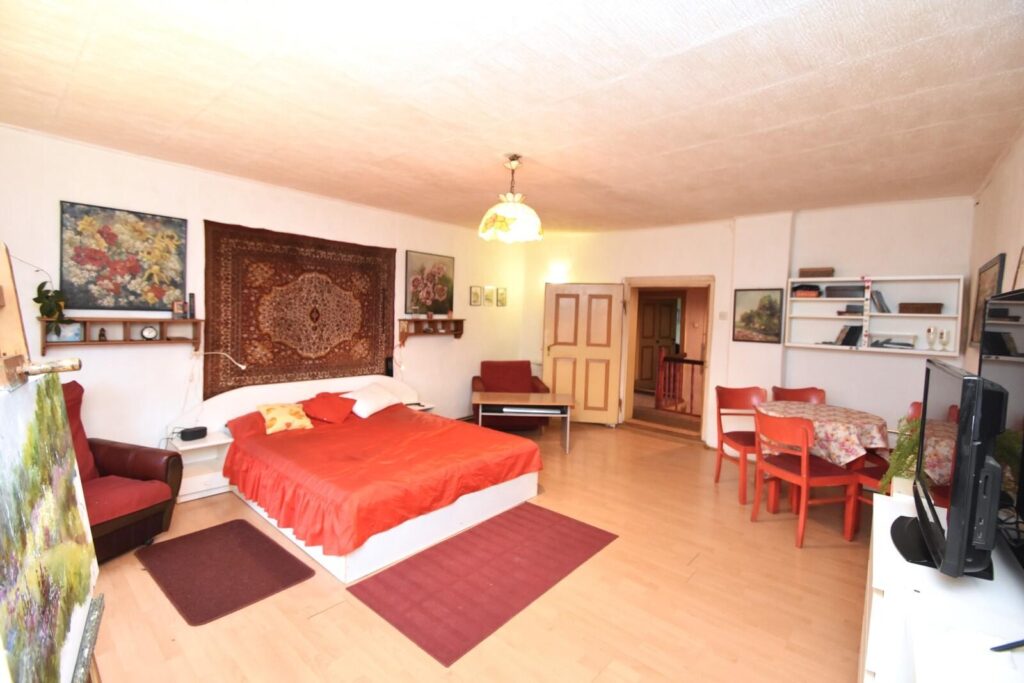 Duży dom piętrowy z ogrodem - zdjęcie 14