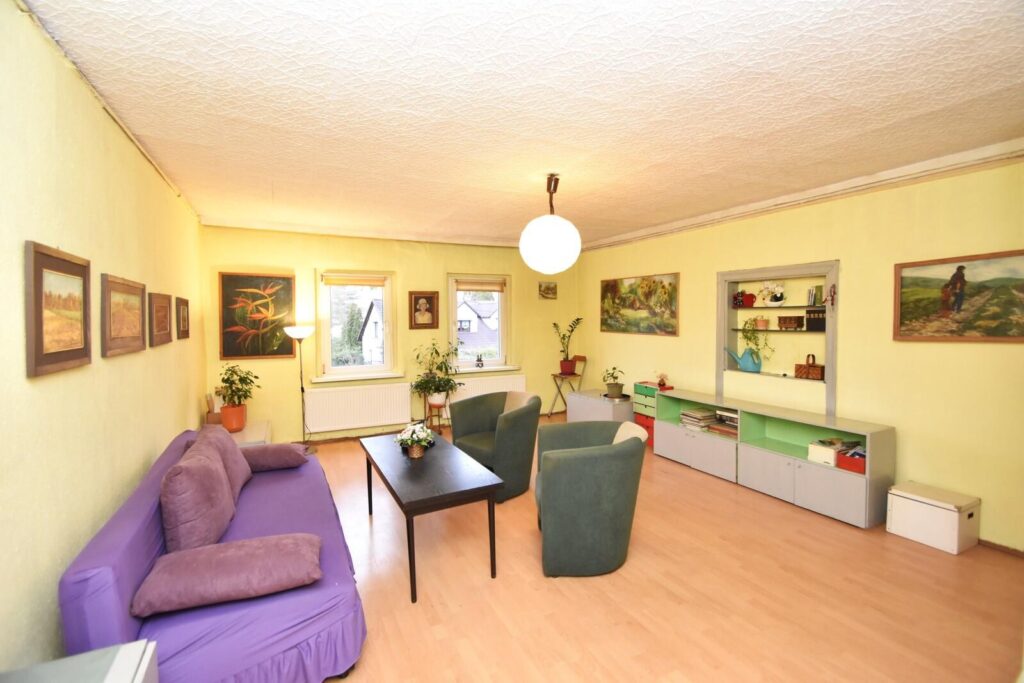 Duży dom piętrowy z ogrodem - zdjęcie 15