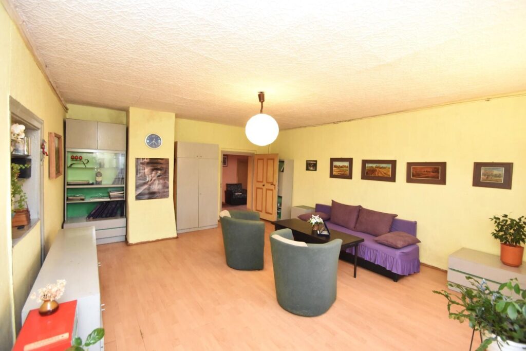 Duży dom piętrowy z ogrodem - zdjęcie 16