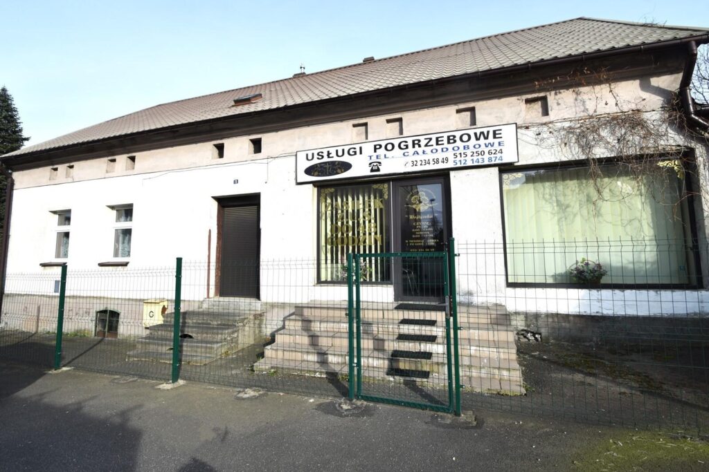 Duży dom piętrowy z ogrodem - zdjęcie 20