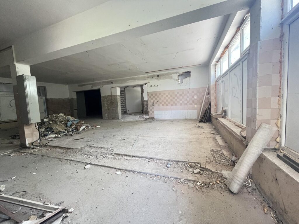 Budynek usługowy-duże możliwości, pow.dz. 1446 m2. - zdjęcie 1