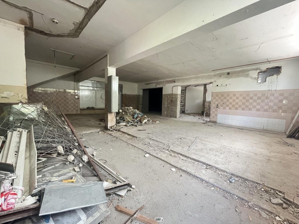 Budynek usługowy-duże możliwości, pow.dz. 1446 m2. - zdjęcie 2