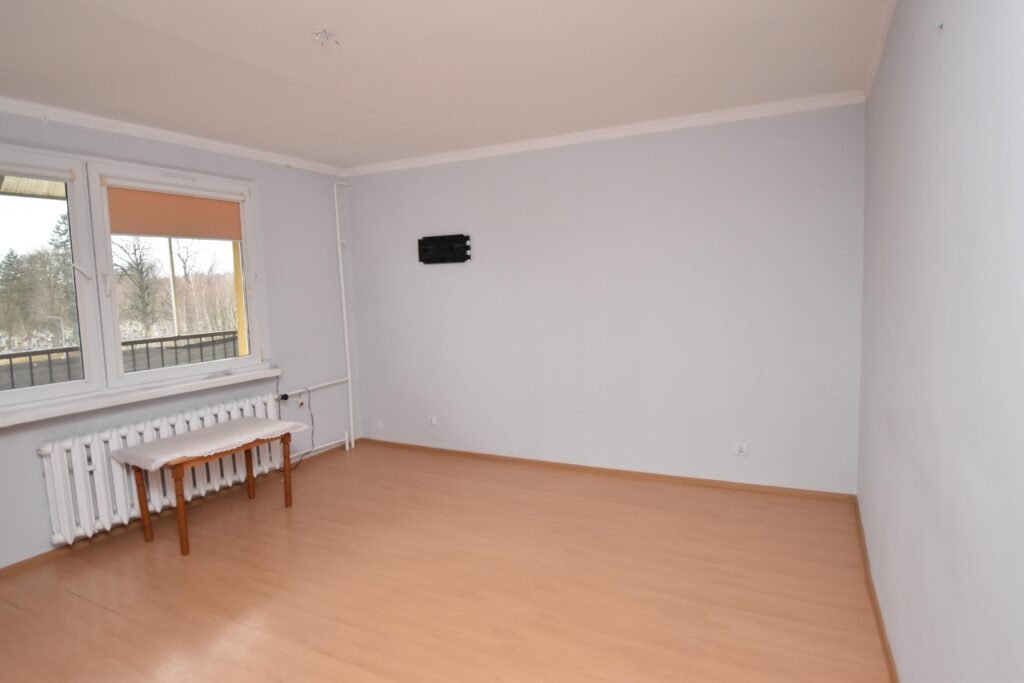 Widne i przestronne mieszkanie na 4 piętrze - zdjęcie 2