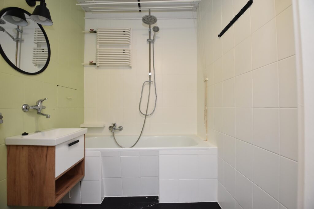 Widne i przestronne mieszkanie na 4 piętrze - zdjęcie 5