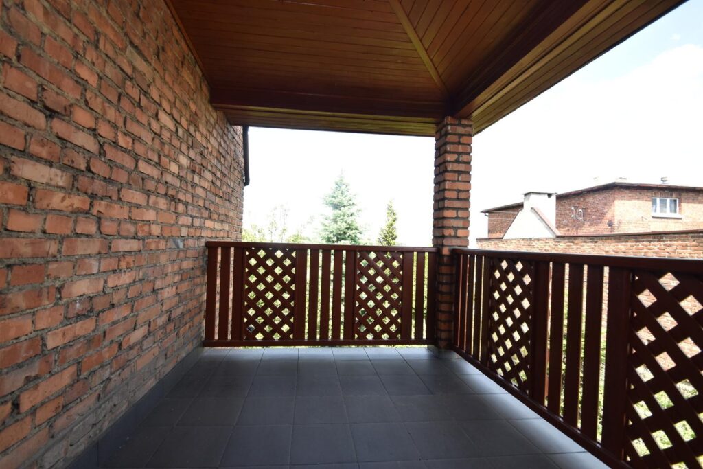 Dom z dużą działką, garażem i pom. gospodarczymi. - zdjęcie 11