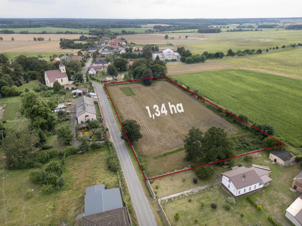 Sprzedam działkę 1,34ha z warunkami zab.na 6 domów - zdjęcie 1