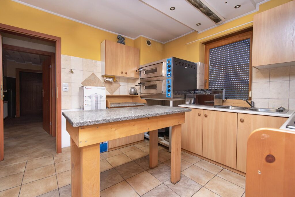 Obiekt na sprzedaż. Wesela, pizzeria, hotel - zdjęcie 11