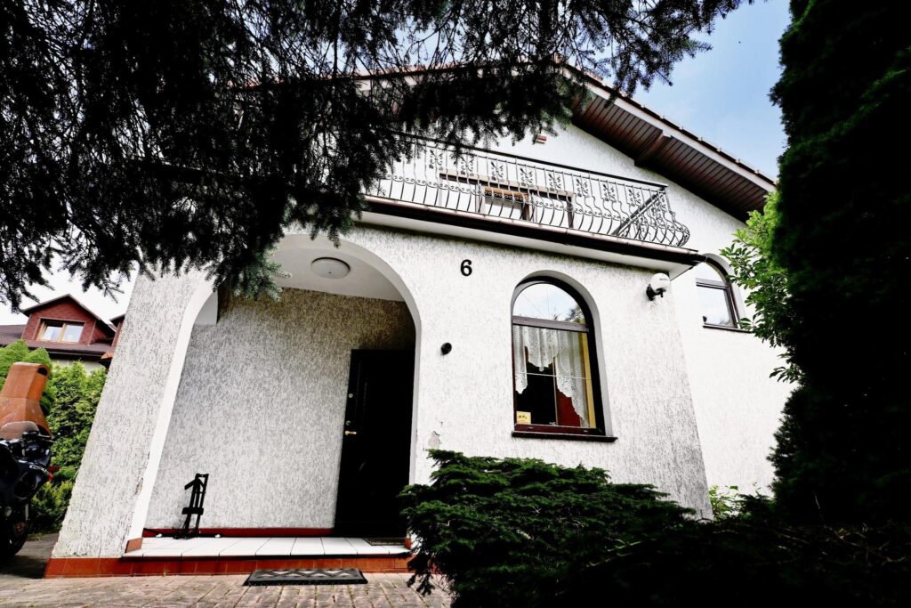 Rodzinny dom z dużą działką w spokojnej okolicy - zdjęcie 20