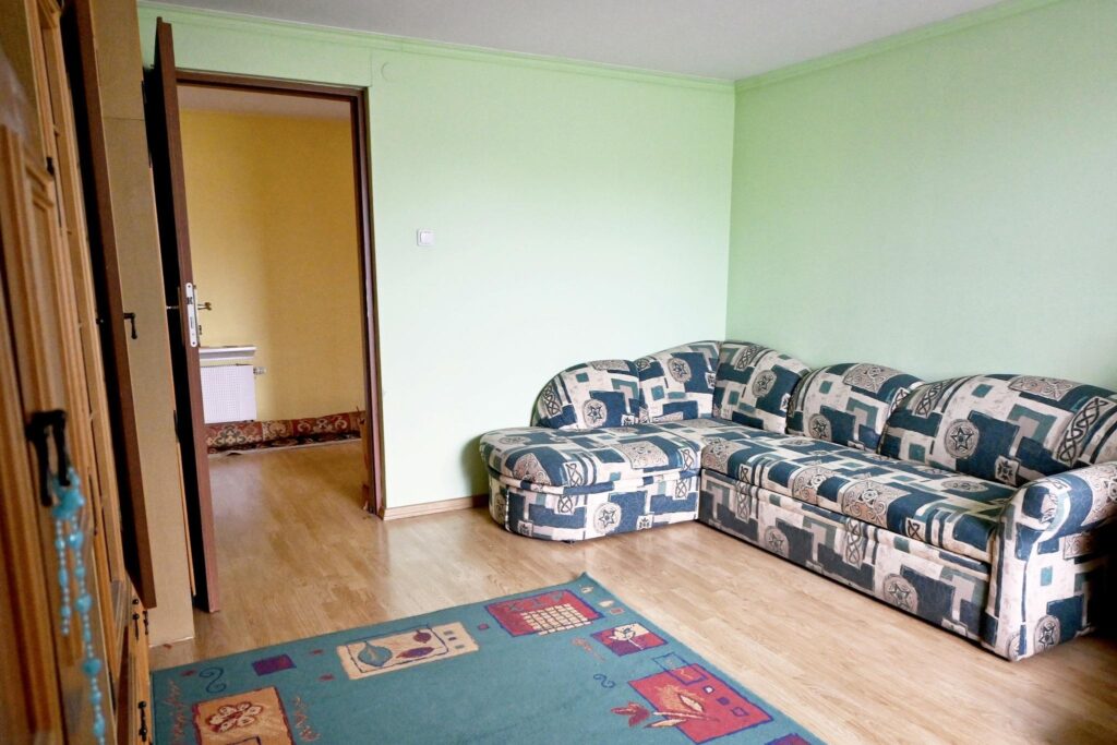 Rodzinny dom z dużą działką w spokojnej okolicy - zdjęcie 16