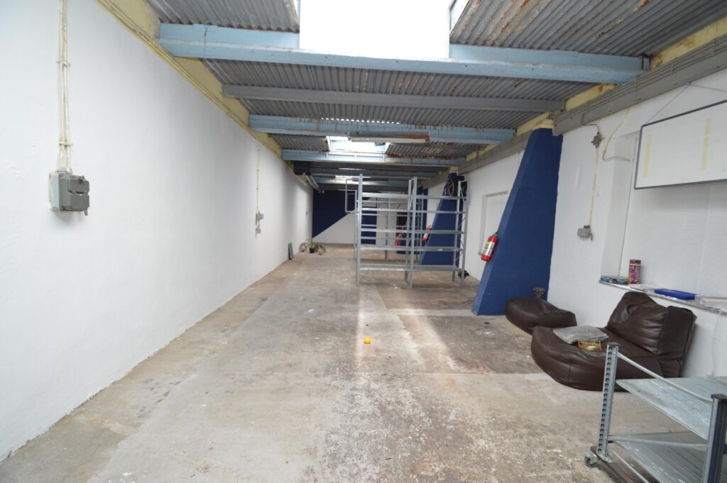 Obiekt magaznowy ok.150m2 - zdjęcie 2
