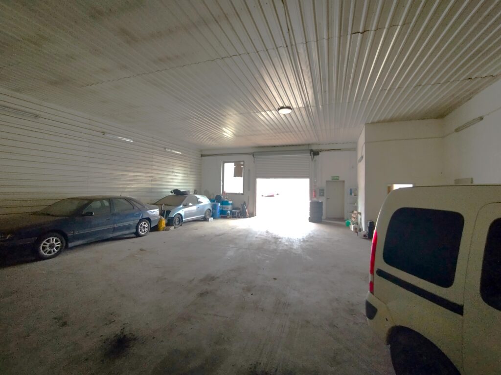 Lokal usługowy/magazynowy pod Twoją działalność - zdjęcie 1