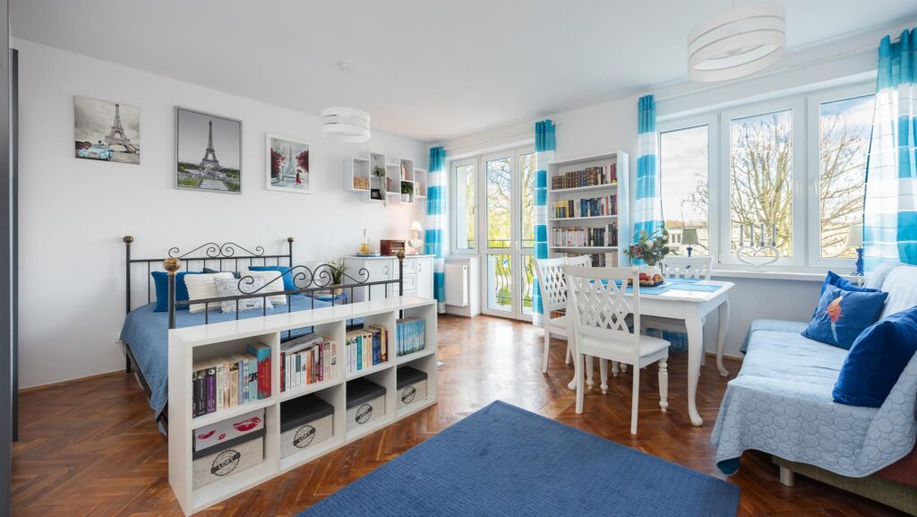 Doskonale zlokalizowana kawalerka z balkonem - zdjęcie 1