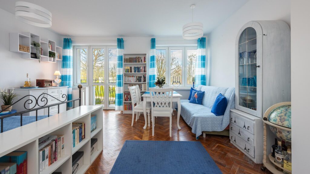 Doskonale zlokalizowana kawalerka z balkonem - zdjęcie 2