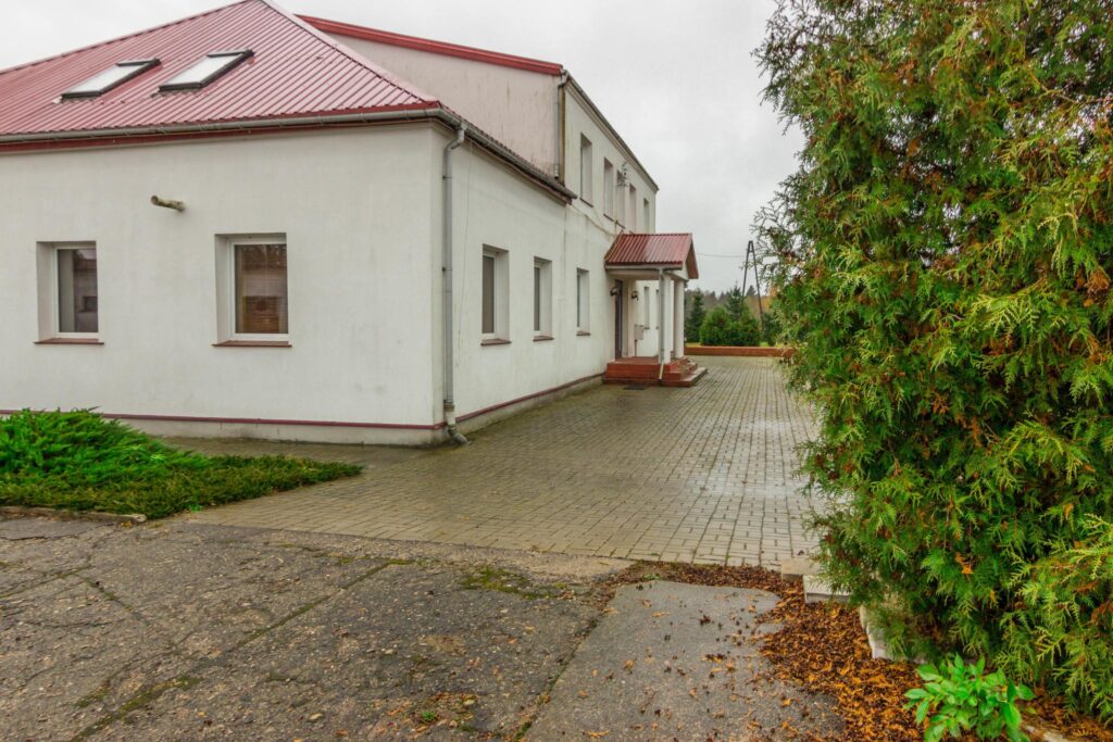 Dom nad zalewem w Michałowie na hektarowej działce - zdjęcie 33