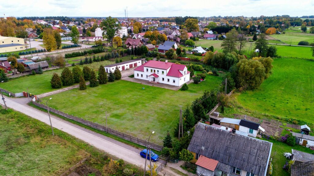 Dom nad zalewem w Michałowie na hektarowej działce - zdjęcie 39