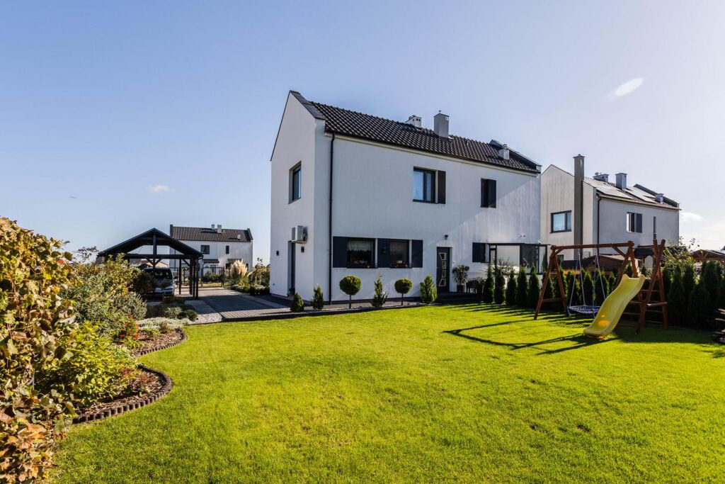 Bliźniak/ działka 600m2/ klimatyzacja/ monitoring - zdjęcie 1