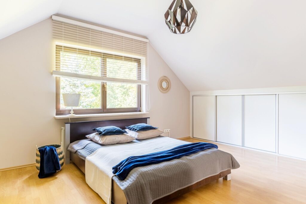 Dom wolnostojący, działka 819 m2 w Markach - zdjęcie 1