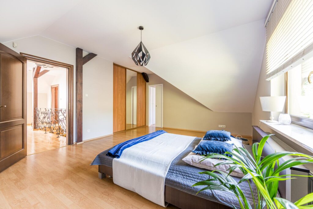 Dom wolnostojący, działka 819 m2 w Markach - zdjęcie 5